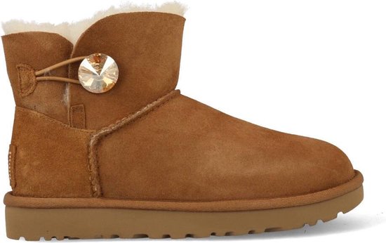 ugg mini bailey button 41