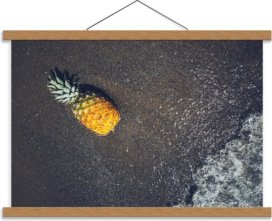 Schoolplaat – Ananas bij het Water - 60x40cm Foto op Textielposter (Wanddecoratie op Schoolplaat)