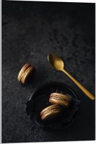 Acrylglas - Gouden Macarons en Lepel - 60x90cm Foto op Acrylglas (Wanddecoratie op Acrylglas)