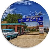 Dibond Wandcirkel - "" Blue Swallow Motel" - 30x30cm Foto op Aluminium Wandcirkel (met ophangsysteem)