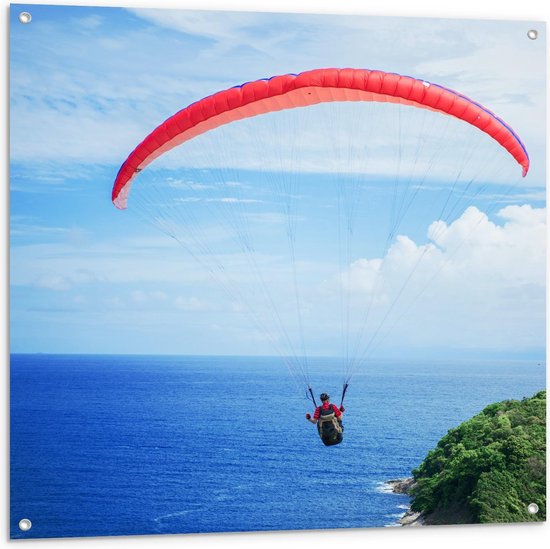 Tuinposter – Parasailen boven Bergen en Zee - 100x100cm Foto op Tuinposter  (wanddecoratie voor buiten en binnen)