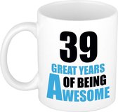 39 great years of being awesome cadeau mok / beker wit en blauw