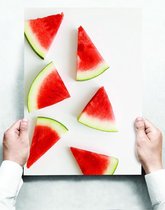 Wandbord: Gesneden watermeloen op een witte achtergrond - 30 x 42 cm