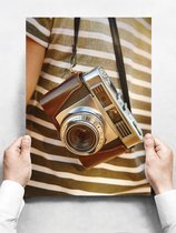 Wandbord: Retro camera in een bruine hoes - 30 x 42 cm