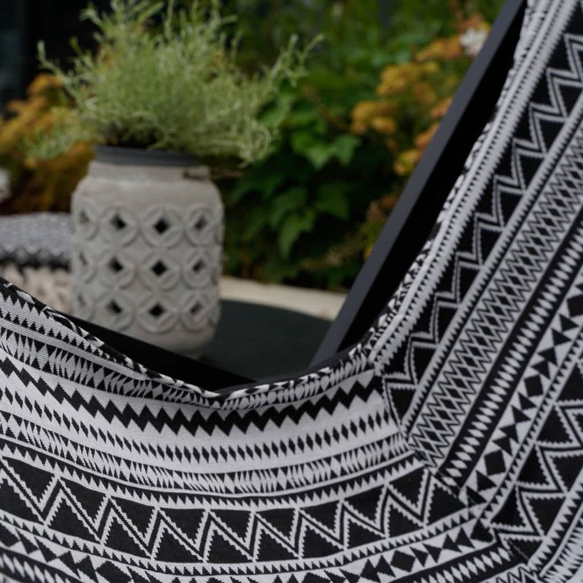 Lesli Living Fauteuil papillon Aztec - 70x81,5x98 cm - Noir et blanc