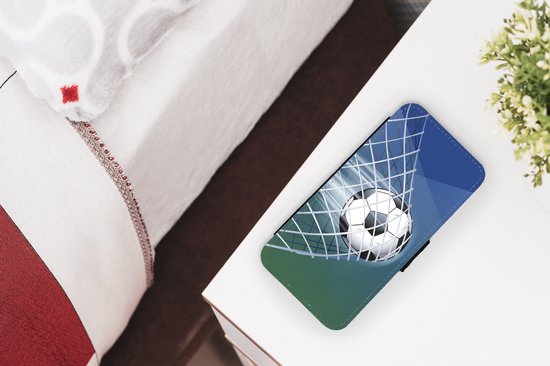 Étui pour téléphone iPhone 11 Bookcase - un ballon de football dans le filet - Avec poches - Étui portefeuille avec fermeture magnétique