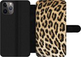 Bookcase Geschikt voor iPhone 11 Pro Max telefoonhoesje - Pantervacht - Met vakjes - Wallet case met magneetsluiting