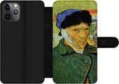 Bookcase Geschikt voor iPhone 11 Pro Max telefoonhoesje - Zelfportret met verbonden oor - Vincent van Gogh - Met vakjes - Wallet case met magneetsluiting