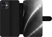 Bookcase Geschikt voor iPhone 11 telefoonhoesje - Metaal print - Zilver - Zwart - Wit - Met vakjes - Wallet case met magneetsluiting