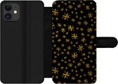 Bookcase Geschikt voor iPhone 11 telefoonhoesje - Kerst - Sneeuwvlok - Goud - Met vakjes - Wallet case met magneetsluiting