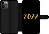 Bookcase Geschikt voor iPhone 11 Pro Max telefoonhoesje - Nieuwjaar - Goud - Welcome 2022 - Spreuken - Quotes - Met vakjes - Wallet case met magneetsluiting