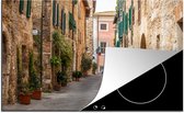 KitchenYeah® Inductie beschermer 80x52 cm - Straat van de Italiaanse middeleeuwse stad San Gimignano in Toscane - Kookplaataccessoires - Afdekplaat voor kookplaat - Inductiebeschermer - Inductiemat - Inductieplaat mat