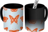 Magische Mok - Foto op Warmte Mokken - Koffiemok - Insect - Vlinder - Oranje - Retro - Design - Magic Mok - Beker - 350 ML - Theemok