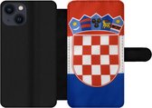 Bookcase Geschikt voor iPhone 13 telefoonhoesje - Foto van de Kroatische vlag - Met vakjes - Wallet case met magneetsluiting