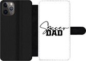Bookcase Geschikt voor iPhone 11 Pro telefoonhoesje - Soccer dad - Spreuken - Quotes - Voetbal - Vader - Met vakjes - Wallet case met magneetsluiting