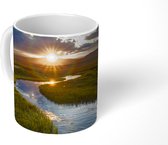 Mok - Rivier met uitzicht op een zonsondergang - 350 ML - Beker - Uitdeelcadeautjes