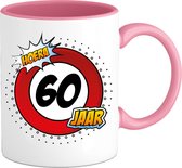 60 Jaar Verkeersbord Mok met tekst | Grappig Verjaardag Beker Cadeau | Bedrukte Koffie en Thee Mokken | Zwart | 330 ML