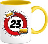 23 Jaar Verkeersbord Mok met tekst | Grappig Verjaardag Beker Cadeau | Bedrukte Koffie en Thee Mokken | Zwart | 330 ML