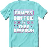 Gamers don't die pixel T-shirt | Roze | Gaming kleding | Grappig game verjaardag cadeau shirt Heren – Dames – Unisex | - Licht Blauw - M