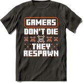 Gamers don't die pixel T-shirt | Oranje | Gaming kleding | Grappig game verjaardag cadeau shirt Heren – Dames – Unisex | - Donker Grijs - S