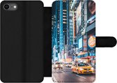 Bookcase Geschikt voor iPhone SE 2020 telefoonhoesje - New York in de nacht - Met vakjes - Wallet case met magneetsluiting