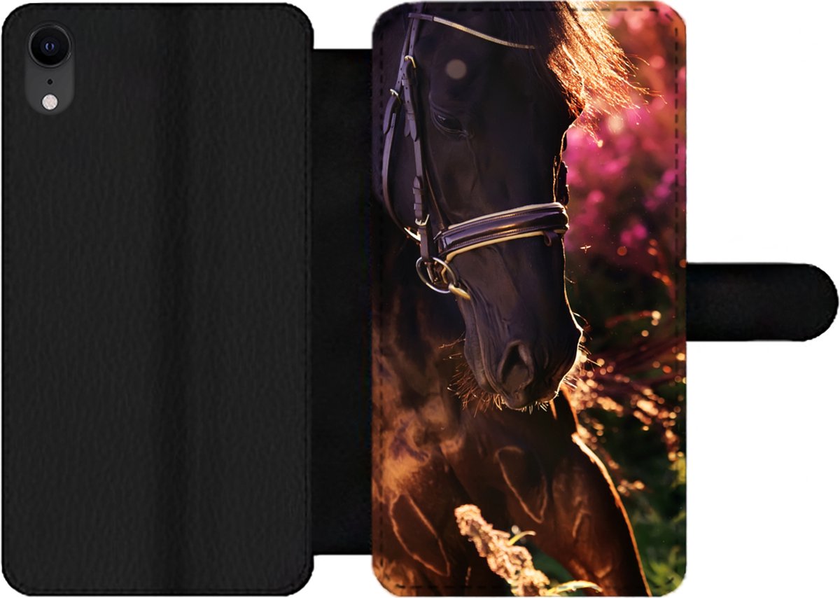Telefoonhoesje Geschikt voor iPhone XR telefoonhoesje - Paard - Zon - Portret - Met vakjes - Wallet case met magneetsluiting