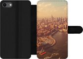 Bookcase Geschikt voor iPhone 8 telefoonhoesje - New York - Skyline - Goud - Met vakjes - Wallet case met magneetsluiting