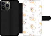 Bookcase Geschikt voor iPhone 13 Pro telefoonhoesje - Patroon - Corgi - Hond - Jongens - Meisjes - Kinderen - Kindje - Met vakjes - Wallet case met magneetsluiting