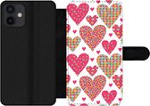 Bookcase Geschikt voor iPhone 12 telefoonhoesje - Meisje - Hart - Love - Patronen - Girl - Kids - Kinderen - Kind - Met vakjes - Wallet case met magneetsluiting