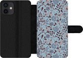 Bookcase Geschikt voor iPhone 12 telefoonhoesje - Patroon - Bloem - Grijs - Blauw - Met vakjes - Wallet case met magneetsluiting