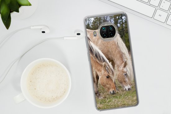 Xiaomi Mi 10T Lite 5G - Deux chevaux du fjord broutant dans un champ d'herbe - Coque en Siliconen pour téléphone