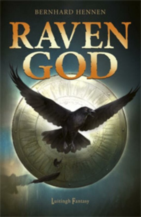 Boek "Raven God" met op de voorkant een raaf die over een schild vliegt. Geschreven door Bernhard Hennen.