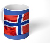 Mok - Noorse vlag in de blauwe lucht - 350 ML - Beker