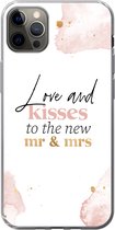 Geschikt voor iPhone 13 Pro Max hoesje - Feest - 'Love and kisses to the new Mr & Mrs' - Quotes - Spreuken - Siliconen Telefoonhoesje