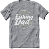 Fishing Dad - Vissen T-Shirt | Groen | Grappig Verjaardag Vis Hobby Cadeau Shirt | Dames - Heren - Unisex | Tshirt Hengelsport Kleding Kado - Donker Grijs - Gemaleerd - L