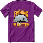 A Bad Day Fishing - Vissen T-Shirt | Geel | Grappig Verjaardag Vis Hobby Cadeau Shirt | Dames - Heren - Unisex | Tshirt Hengelsport Kleding Kado - Paars - M