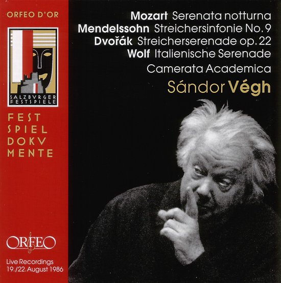 Albumhoes met Sándor Végh, kijkend naar de kijker met een vinger voor de mond. Tekst op de hoes: Serenata Notturna, Streichersinfonie No. 9, Streicherserenade op. 22, Italienische Serenade. Camerata Academica Salzburg, Sándor Végh.