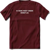 Ik werkt nooit onder drinktijd Bier T-Shirt | Unisex Kleding | Dames - Heren Feest shirt | Drank | Grappig Verjaardag Cadeau tekst | - Burgundy - L