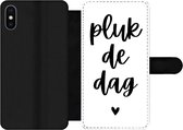 Bookcase Geschikt voor iPhone XS Max telefoonhoesje - Quotes - Carpe diem - Spreuken - Pluk de dag - Met vakjes - Wallet case met magneetsluiting