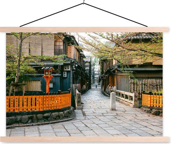 Posterhanger incl. Poster 150x100 cm - Schoolplaat - Tatsumi-kyo de brug over de Shiragawa-rivier in het Japanse Kyoto - Textielposter - Blanke latten