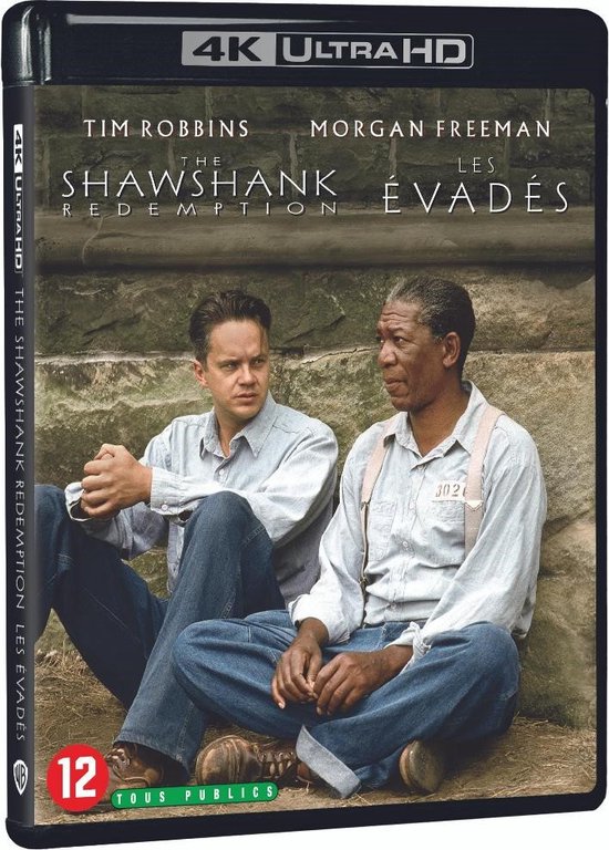 4K Ultra HD Blu-ray van The Shawshank Redemption. Tim Robbins en Morgan Freeman zitten naast elkaar, beiden in gevangeniskleding. "The Shawshank Redemption" en "Les Évadés" staan bovenaan.