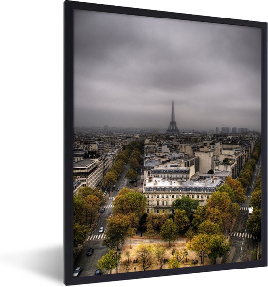 blozen Snel kom tot rust Fotolijst incl. Poster - Panorama foto van de Eiffeltoren met een donkere  lucht -... | bol.com