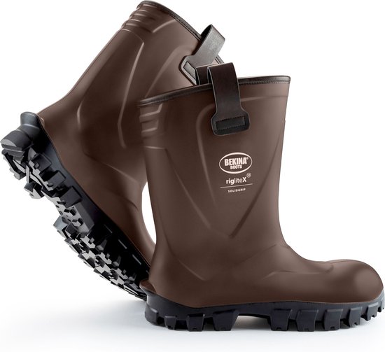 Bruine halfhoge werklaarzen met zwarte zool en een treklus. Bekina Boots logo op de schacht.