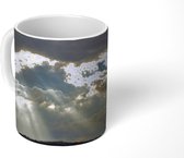 Mok - Zonnestralen dringen door wolkenlucht heen - 350 ML - Beker - Uitdeelcadeautjes