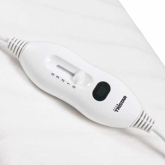 Gedetailleerde close-up van een witte Tristar thermostaat met digitale display en schuifregelaar.