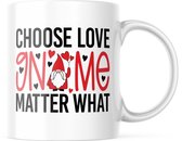 Valentijn Mok met tekst: Choose love gnome matter what | Valentijn cadeau | Valentijn decoratie | Grappige Cadeaus | Koffiemok | Koffiebeker | Theemok | Theebeker