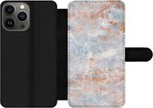 Bookcase Geschikt voor iPhone 13 Pro Max telefoonhoesje - Marmer print - Luxe - Oranje - Met vakjes - Wallet case met magneetsluiting