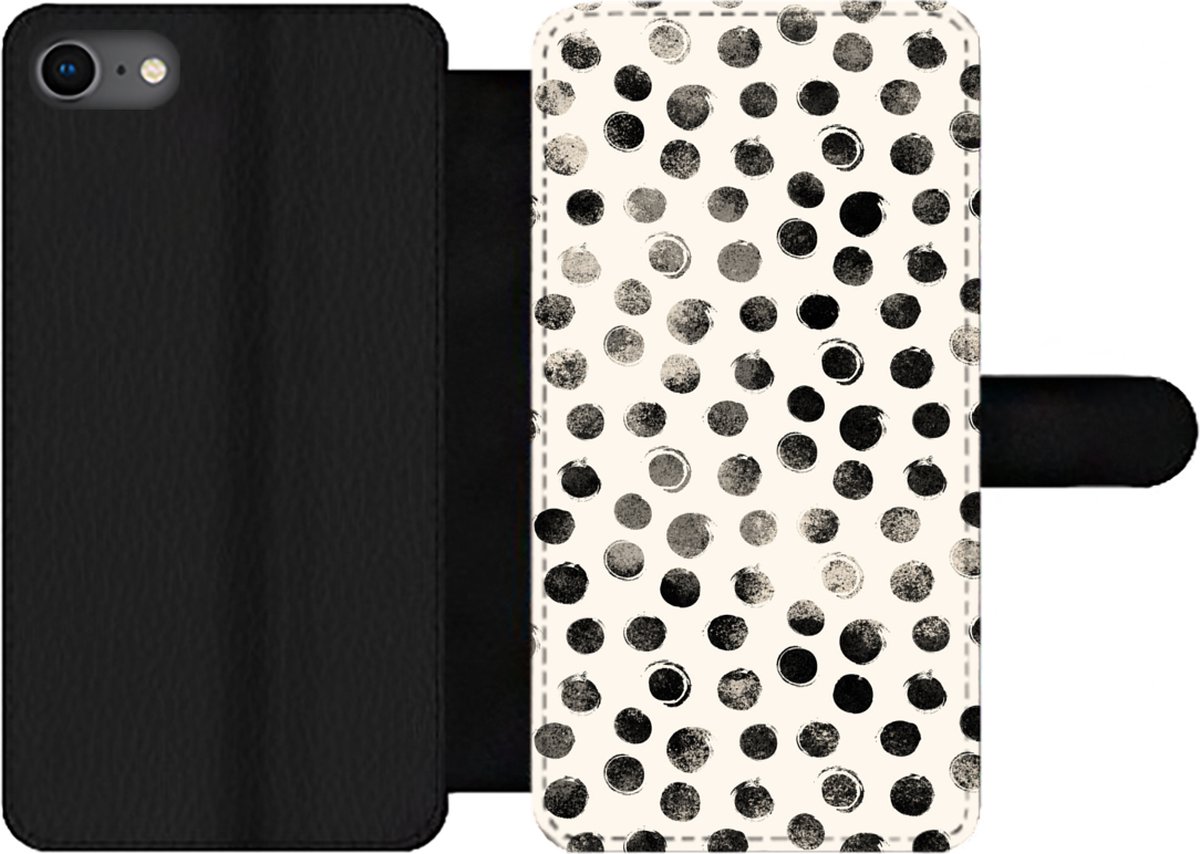 Telefoonhoesje Geschikt voor iPhone 8 telefoonhoesje - Stippen - Zwart - Wit - Met vakjes - Wallet case met magneetsluiting