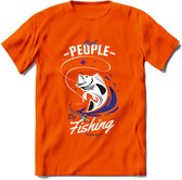 Cool People Do Fishing - Vissen T-Shirt | Donker Blauw | Grappig Verjaardag Vis Hobby Cadeau Shirt | Dames - Heren - Unisex | Tshirt Hengelsport Kleding Kado - Oranje - L