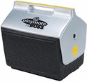 Zwarte koelbox met geruit patroon en zilverkleurige bovenkant met 'Playmate The Boss Igloo' logo. Gele cirkel aan de zijkant.